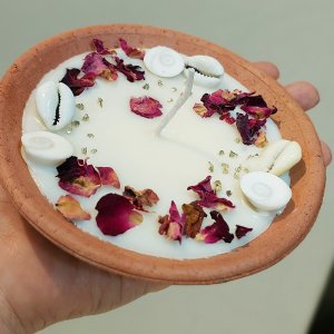 Laxmi Pot (The laxmi pots with scented soy wax with the aroma of White Sage & Lotus & topped with Gomti Chakra & Laxmi Kori. Perfect for your Laxmi Puja.)